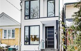 4 pièces maison en ville en York, Canada. C$2,074,000