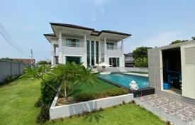 4 pièces maison de campagne 437 m² en Pattaya, Thaïlande. $552,000