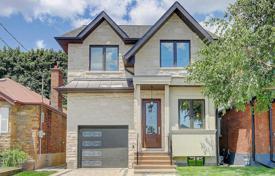 6 pièces maison en ville à East York, Canada. C$2,136,000