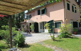 Maison de campagne – Forte dei Marmi, Toscane, Italie. 4,300 € par semaine