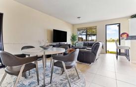 Maison en ville – Pompano Beach, Floride, Etats-Unis. $640,000
