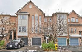 3 pièces maison mitoyenne à Etobicoke, Canada. C$1,108,000