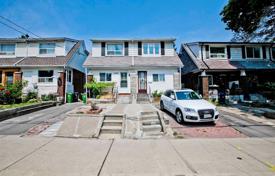 Maison mitoyenne – Gerrard Street East, Toronto, Ontario,  Canada. C$1,263,000