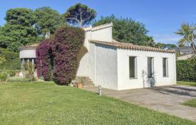 Villa – Cap d'Antibes, Antibes, Côte d'Azur,  France. 1,750,000 €
