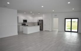 3 pièces maison en ville 242 m² à LaBelle, Etats-Unis. $360,000