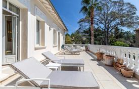 8 pièces villa à Cannes, France. 10,500 € par semaine