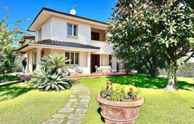 4 pièces villa 150 m² en Forte dei Marmi, Italie. 2,100,000 €