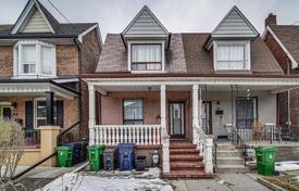 Maison mitoyenne – York, Toronto, Ontario,  Canada. C$1,146,000