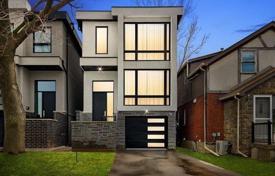 3 pièces maison en ville à Etobicoke, Canada. C$1,881,000