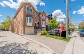 3 pièces maison mitoyenne en York, Canada. C$1,570,000