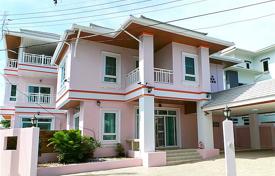 6 pièces maison en ville 450 m² à Jomtien, Thaïlande. $3,500 par semaine