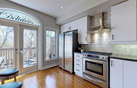 3 pièces maison mitoyenne à Etobicoke, Canada. C$2,004,000