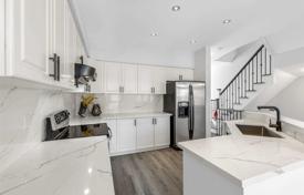 4 pièces maison mitoyenne à Etobicoke, Canada. C$2,038,000