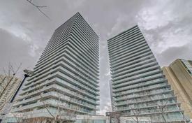 5 pièces appartement à Yonge Street, Canada. C$907,000