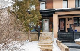 10 pièces maison mitoyenne en York, Canada. C$1,329,000