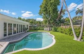 Maison en ville – Miami, Floride, Etats-Unis. $1,950,000