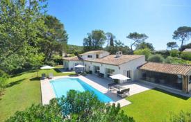 Villa – Mougins, Côte d'Azur, France. 1,990,000 €