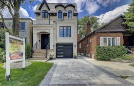 5 pièces maison en ville à East York, Canada. C$2,103,000