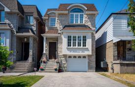 Maison en ville – East York, Toronto, Ontario,  Canada. C$1,803,000