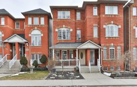 Maison mitoyenne – Logan Avenue, Toronto, Ontario,  Canada. C$1,377,000