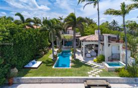 10 pièces villa 353 m² à Miami Beach, Etats-Unis. 5,027,000 €
