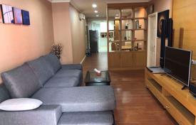 3 pièces appartement en copropriété à Watthana, Thaïlande. $244,000