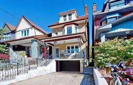 5 pièces maison en ville en York, Canada. C$1,603,000