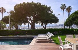 Villa – Boulevard de la Croisette, Cannes, Côte d'Azur,  France. Price on request