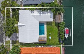 Maison en ville – North Miami, Floride, Etats-Unis. $3,400,000