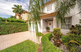 Maison en ville – Doral, Floride, Etats-Unis. $886,000