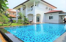 4 pièces villa 550 m² en Pattaya, Thaïlande. $497,000