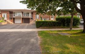 10 pièces maison mitoyenne à North York, Canada. C$1,403,000