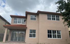 5 pièces maison en ville 392 m² à Doral, Etats-Unis. $950,000