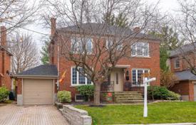 3 pièces maison en ville à East York, Canada. C$1,646,000