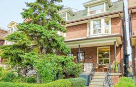 5 pièces maison mitoyenne à Old Toronto, Canada. C$1,674,000