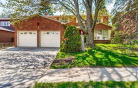 5 pièces maison en ville à Scarborough, Canada. C$1,367,000