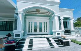 3 pièces maison de campagne 160 m² en Pattaya, Thaïlande. $226,000