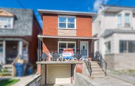 3 pièces maison en ville en York, Canada. C$975,000