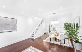 Maison mitoyenne – Pape Avenue, Toronto, Ontario,  Canada. C$1,844,000