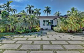 Maison de campagne – Sunny Isles Beach, Floride, Etats-Unis. $1,905,000