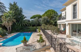 Villa – Mougins, Côte d'Azur, France. 1,800,000 €
