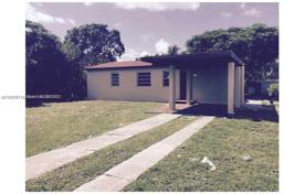 Maison en ville – North Miami, Floride, Etats-Unis. $449,000
