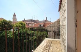 Maison en ville – Trogir, Comté de Split-Dalmatie, Croatie. 350,000 €
