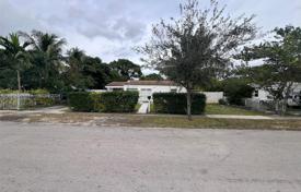 Maison en ville – North Miami, Floride, Etats-Unis. $495,000