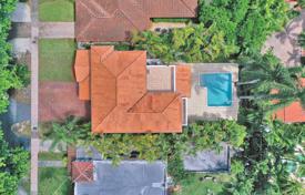 Villa – Coral Gables, Floride, Etats-Unis. $925,000