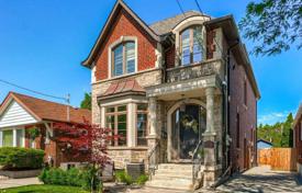 Maison en ville – East York, Toronto, Ontario,  Canada. C$1,947,000