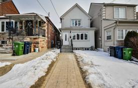 3 pièces maison en ville en York, Canada. C$1,494,000