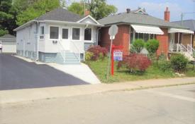 5 pièces maison en ville en York, Canada. C$1,121,000