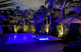 Maison en ville – Sunny Isles Beach, Floride, Etats-Unis. $3,100,000