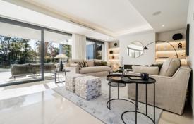 9 pièces villa 329 m² à Estepona, Espagne. 1,860,000 €